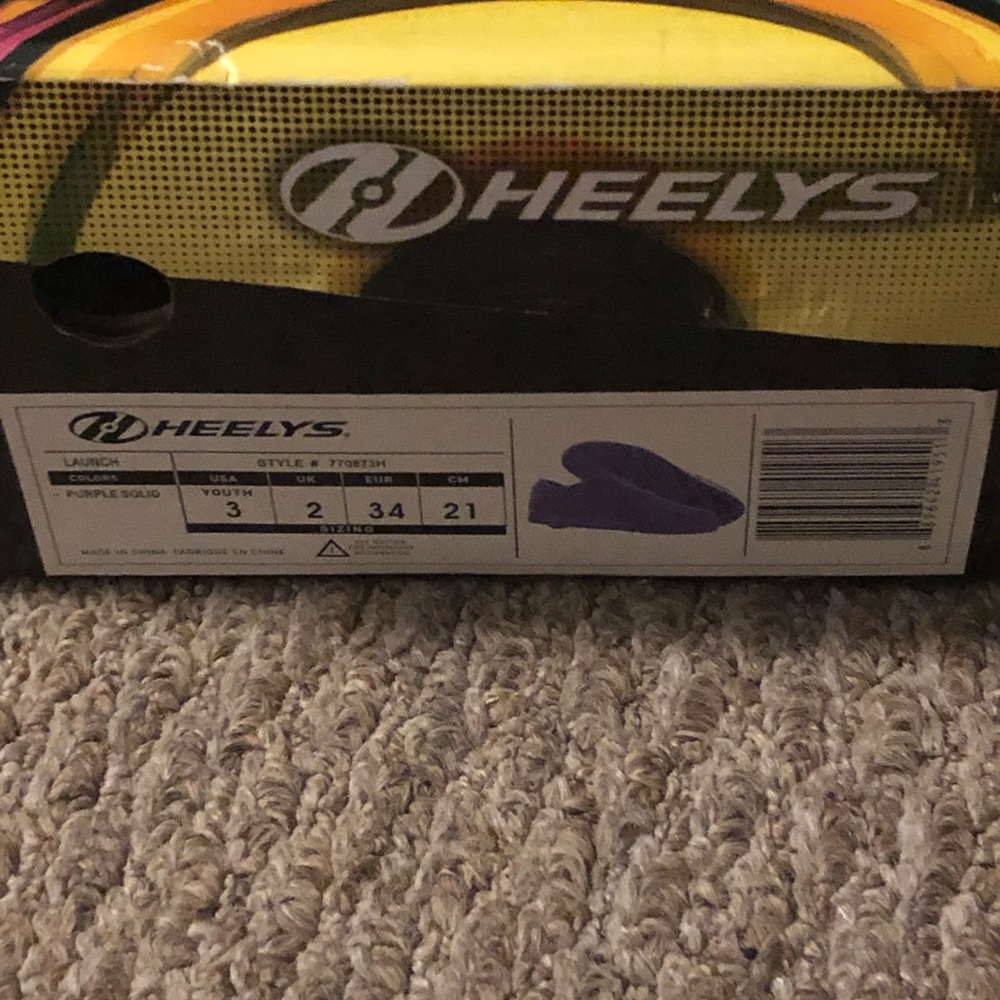 GIRL’S HELLYS